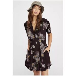 •FREE PEOPLE• Hawaii Short‎ Sleeve A-Line Minidress in Black Floral Print Size S